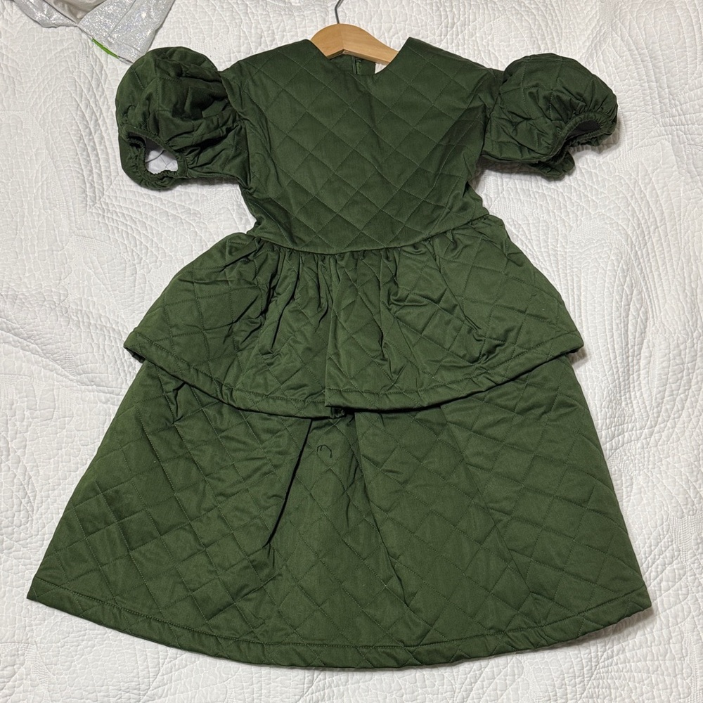 The middle daughter Quilted Green Dress with Puff Sleeves 4T